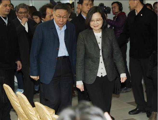 蔡英文與柯文哲談"臺灣價值" 網友:勞工搞完換年輕人了 蔡英文與柯文哲談"臺灣價值" 網友:勞工搞完換年輕人了