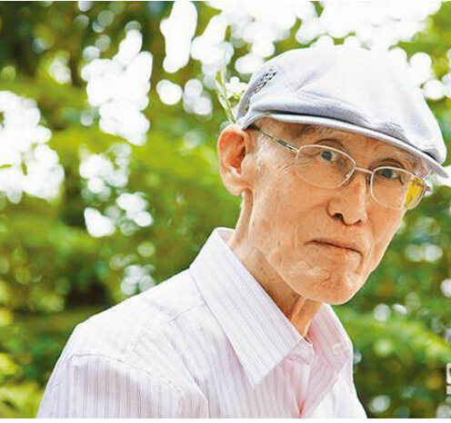 余光中未獲臺當局褒揚令 臺作家:皆因“政治不正確” 余光中未獲臺當局褒揚令 臺作家:皆因“政治不正確”