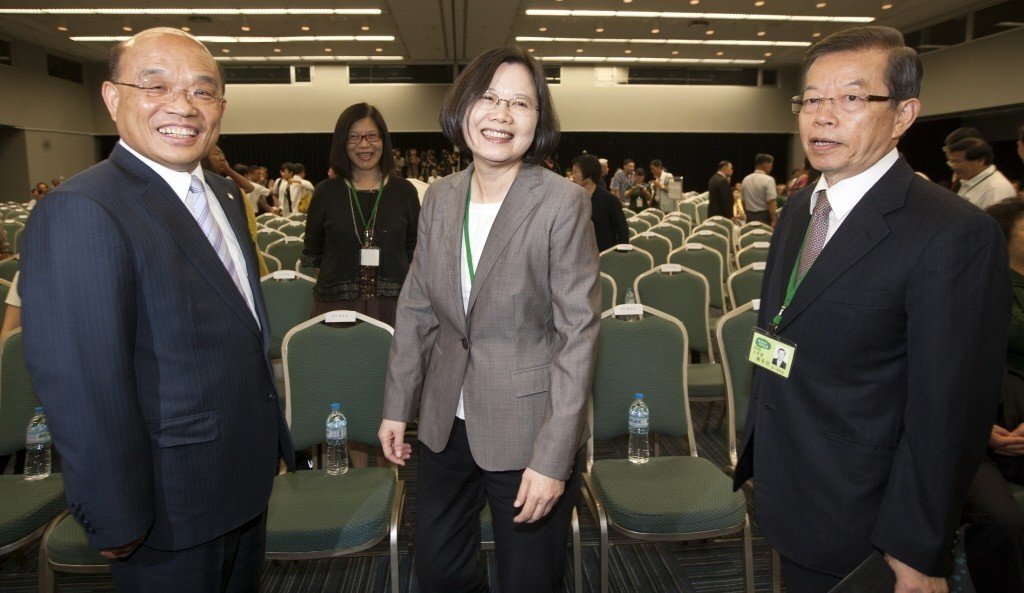 民進黨4大咖被封"臺灣最大詐騙集團" 臺網友吁遣送大陸 民進黨4大咖被封"臺灣最大詐騙集團" 臺網友吁遣送大陸