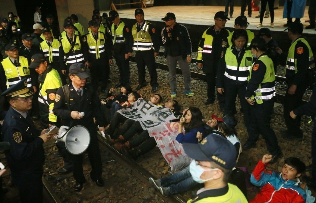 臺灣前“立委”揭民進(jìn)黨愚人的經(jīng)典謊言 這下真相大白了 臺灣前“立委”揭民進(jìn)黨愚人的經(jīng)典謊言 這下真相大白了