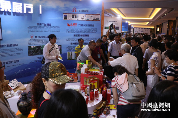 熱絡(luò)的展覽現(xiàn)場(chǎng) 熱絡(luò)的展覽現(xiàn)場(chǎng)