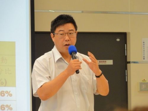 臺前行政機構發(fā)言人:媒體豬腦魔心剝削蔣友青