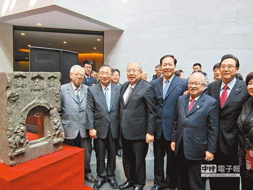 臺商捐佛塔給大陸吳伯雄:絕不能再內耗炮火相向