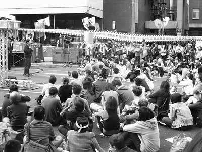 非法占領行政機構臺學生“反服貿”變質被驅離