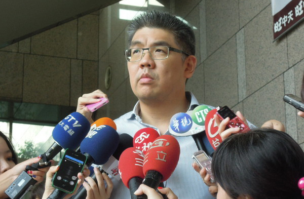 連勝文宣布取消連續3天競選行程 連勝文宣布取消連續3天競選行程