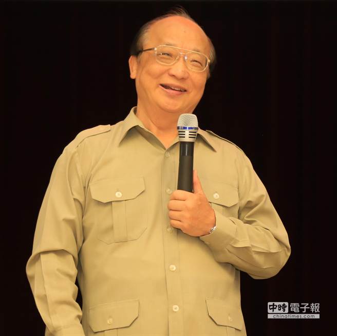 胡志強明早接受冰桶挑戰(zhàn)并捐款 胡志強明早接受冰桶挑戰(zhàn)并捐款