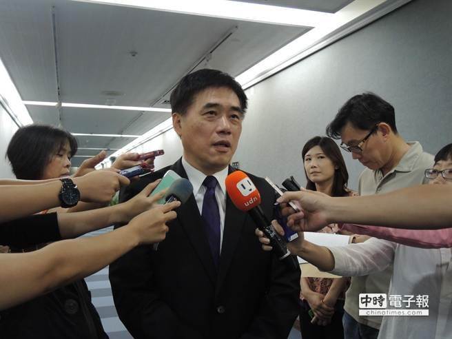 連勝文真的搬出帝寶,郝龍斌表示,他是深受庶民生活感動,才做出這項決定,“這不是矯情” 連勝文真的搬出帝寶,郝龍斌表示,他是深受庶民生活感動,才做出這項決定,“這不是矯情”