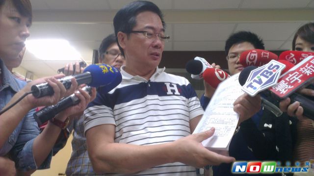 蔡正元轟柯文哲:假裝不是民進黨 卻吸民進黨的奶。(臺媒圖) 蔡正元轟柯文哲:假裝不是民進黨 卻吸民進黨的奶。(臺媒圖)