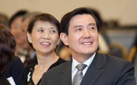 夫人牌超吸票,國民黨昐周美青邵曉鈴臺中合體。(網絡圖) 夫人牌超吸票,國民黨昐周美青邵曉鈴臺中合體。(網絡圖)