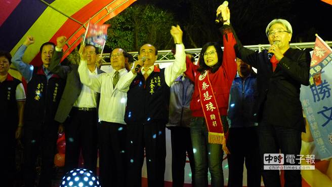 王金平替藍(lán)議員助選 拉抬連勝文選情(圖) 王金平替藍(lán)議員助選 拉抬連勝文選情(圖)