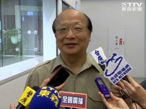 林佳龍辭"立委"力拼市長寶座 胡志強批浪費社會資源 林佳龍辭"立委"力拼市長寶座 胡志強批浪費社會資源