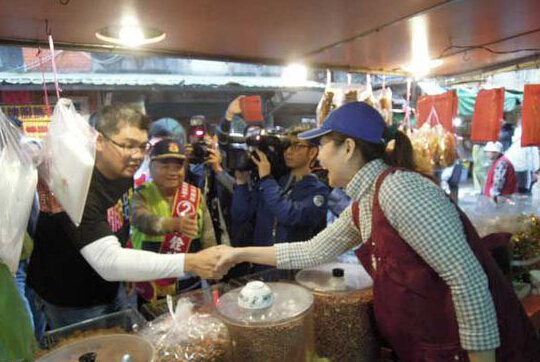 連勝文承諾:選舉補(bǔ)助款全部捐公益。(網(wǎng)絡(luò)圖) 連勝文承諾:選舉補(bǔ)助款全部捐公益。(網(wǎng)絡(luò)圖)