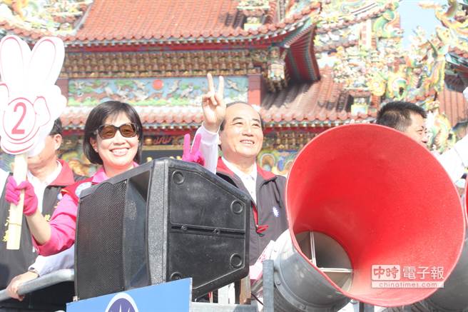 王金平臺南拜票力挺黃秀霜 盼沖高得票數(圖) 王金平臺南拜票力挺黃秀霜 盼沖高得票數(圖)