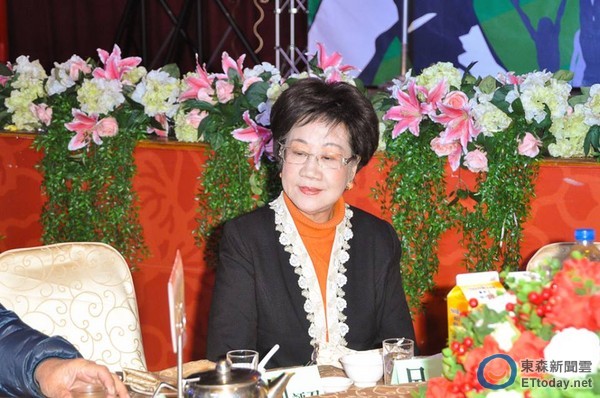 呂秀蓮5日晚間出席民進黨臺北市黨部餐會 呂秀蓮5日晚間出席民進黨臺北市黨部餐會