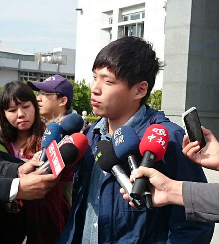 反服貿(mào)帶頭人陳為廷參選“立委” 稱不加入民進(jìn)黨(圖) 反服貿(mào)帶頭人陳為廷參選“立委” 稱不加入民進(jìn)黨(圖)