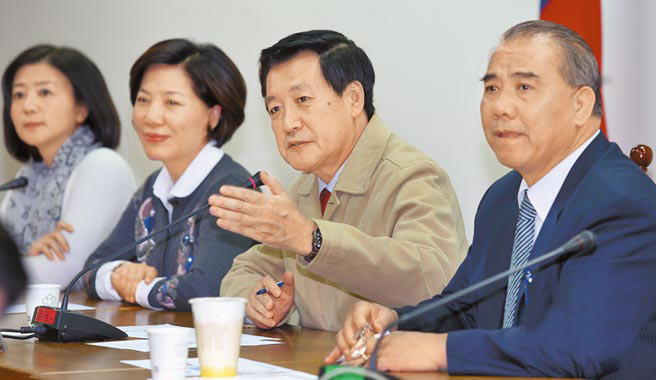 國民黨團(tuán)決議成立“修憲委員會(huì)” 國民黨團(tuán)決議成立“修憲委員會(huì)”