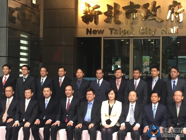 朱立倫宣誓就職 盼走出藍綠從新北出發 朱立倫宣誓就職 盼走出藍綠從新北出發