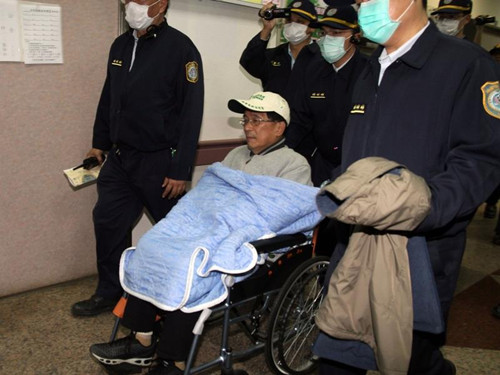 陳水扁獲準(zhǔn)保外就醫(yī)1個(gè)月 屆時(shí)再評(píng)估(圖) 陳水扁獲準(zhǔn)保外就醫(yī)1個(gè)月 屆時(shí)再評(píng)估(圖)