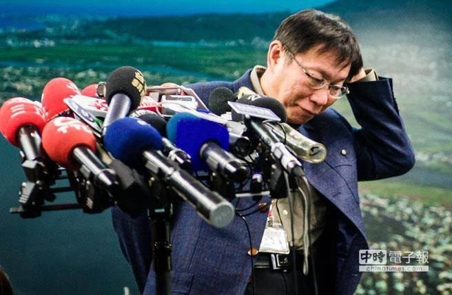 政治素人柯文哲掀起的柯P旋風(fēng),到底會(huì)讓改革大旗昂首飄揚(yáng),還是變成另一場造神龍卷風(fēng),來得快去得快? 政治素人柯文哲掀起的柯P旋風(fēng),到底會(huì)讓改革大旗昂首飄揚(yáng),還是變成另一場造神龍卷風(fēng),來得快去得快?