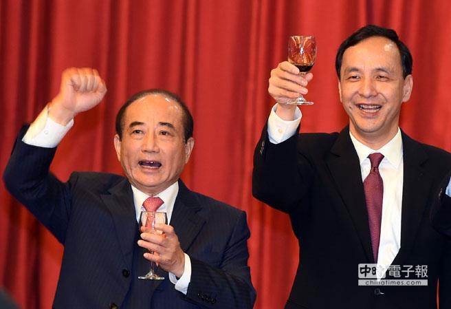 國民黨“立院”黨團24日舉辦春酒,國民黨主席朱立倫(右)、“立法院長”王金平一同出席敬酒 國民黨“立院”黨團24日舉辦春酒,國民黨主席朱立倫(右)、“立法院長”王金平一同出席敬酒