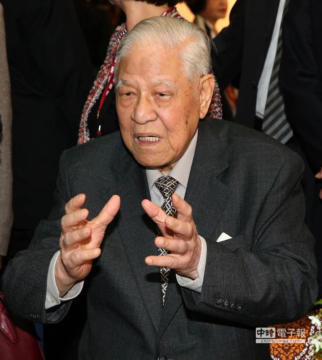 李登輝:“九二共識”是中國人創造 與我無關(圖) 李登輝:“九二共識”是中國人創造 與我無關(圖)