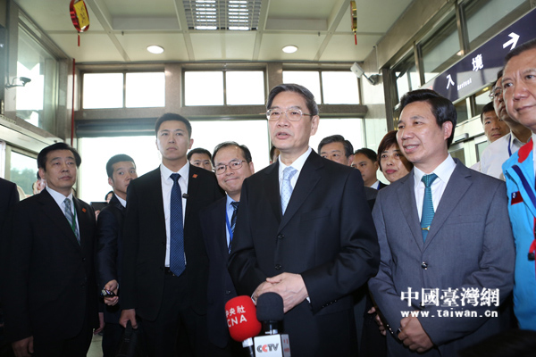 國臺辦主任張志軍抵達金門,開始參訪行程。(中國臺灣網 陳佳慧攝) 國臺辦主任張志軍抵達金門,開始參訪行程。(中國臺灣網 陳佳慧攝)