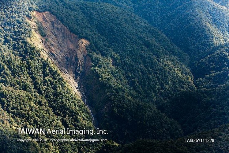 圖為齊柏林約半年多前空拍的南勢溪上游照片。(臺媒取自齊柏林臉譜網) 圖為齊柏林約半年多前空拍的南勢溪上游照片。(臺媒取自齊柏林臉譜網)