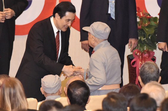 馬英九出席島內“紀念抗戰勝利70周年”慶祝活動 馬英九出席島內“紀念抗戰勝利70周年”慶祝活動