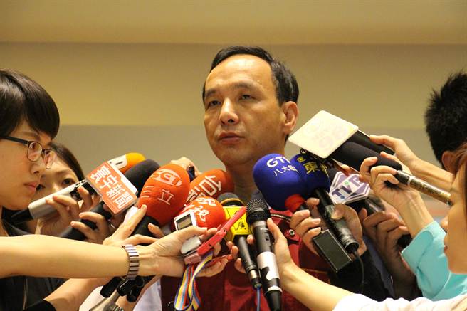 朱立倫回應臺風假決策急轉彎:不能只考慮SOP(圖) 朱立倫回應臺風假決策急轉彎:不能只考慮SOP(圖)