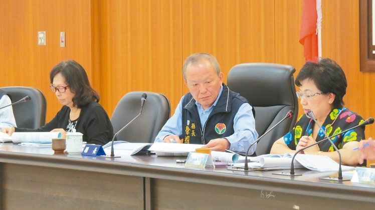 苗栗縣府資金缺口仍大 要再借30億解決發薪問題 苗栗縣府資金缺口仍大 要再借30億解決發薪問題