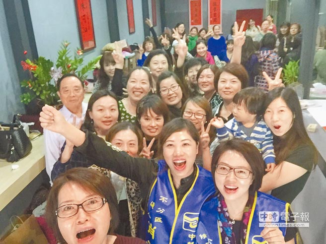 陸配參選不分區(qū)“立委” 盼進(jìn)“立法院”為陸配發(fā)聲 陸配參選不分區(qū)“立委” 盼進(jìn)“立法院”為陸配發(fā)聲