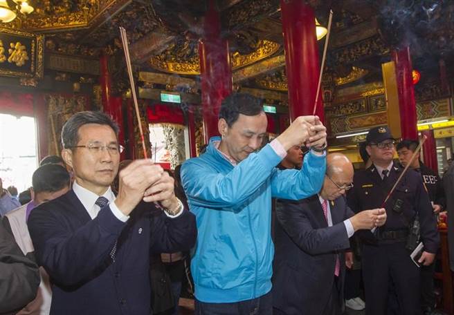 朱立倫高喊集中選票 批親民黨"親近民進黨"( 朱立倫高喊集中選票 批親民黨"親近民進黨"(