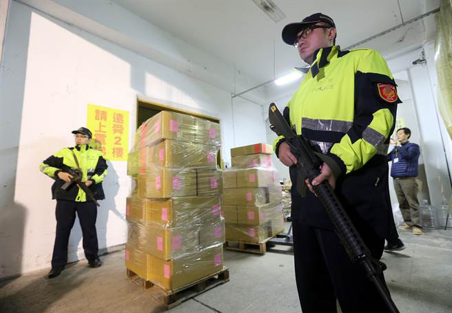 全臺(tái)最大票倉(cāng) 新北近千萬(wàn)張選票今出庫(kù) 全臺(tái)最大票倉(cāng) 新北近千萬(wàn)張選票今出庫(kù)