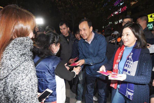 朱立倫高婉倩合體掃街放閃 朱立倫高婉倩合體掃街放閃