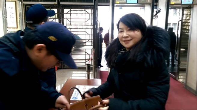 指洪秀柱退選有條件交換 檢方今日傳喚周玉蔻 指洪秀柱退選有條件交換 檢方今日傳喚周玉蔻