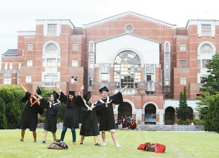 臺五年千億元"高教藍圖"計劃因民進黨施壓暫緩 臺五年千億元"高教藍圖"計劃因民進黨施壓暫緩