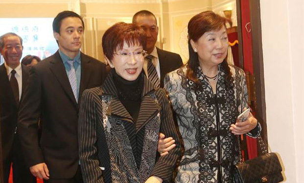 洪秀柱(前左)與蔣方智怡(前右) 洪秀柱(前左)與蔣方智怡(前右)