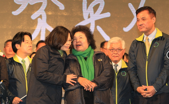 邱毅爆料:特赦陳水扁陳菊意在結盟扁家逼宮蔡英文 邱毅爆料:特赦陳水扁陳菊意在結盟扁家逼宮蔡英文