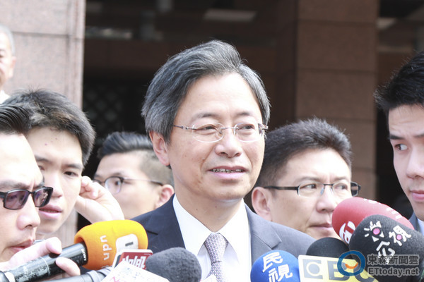 張善政率“內閣”總辭 馬英九當局進入看守期 張善政率“內閣”總辭 馬英九當局進入看守期