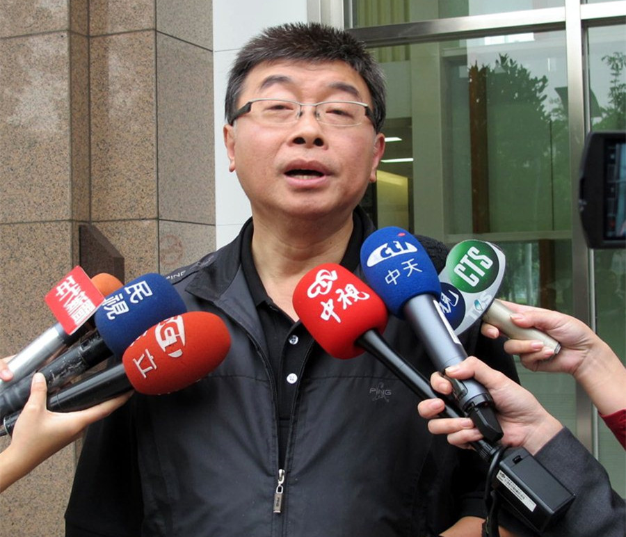 臺灣人民集體中邪了? 邱毅稱搞不懂新當局這5件事 臺灣人民集體中邪了? 邱毅稱搞不懂新當局這5件事