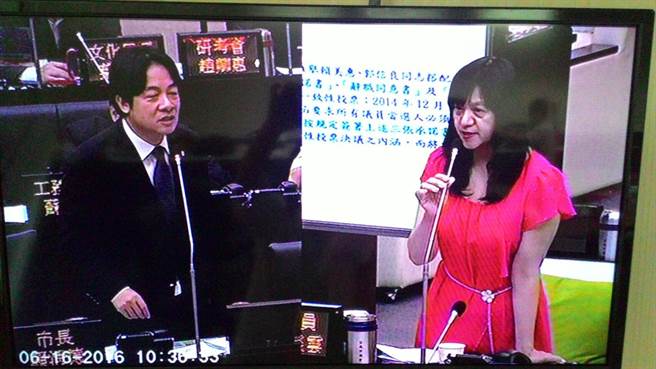 曾王雅云不甘心被民進黨開除黨籍,16日在臺南市議會總質詢上要求賴清德說公道話,反遭賴清德諷刺 曾王雅云不甘心被民進黨開除黨籍,16日在臺南市議會總質詢上要求賴清德說公道話,反遭賴清德諷刺