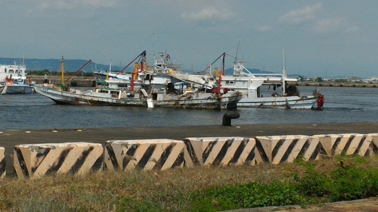 高雄籍翔利升漁船在澎湖發生意外,拖回調查,1日下午,臺當局防務主管部門證實飛彈誤射貫穿漁船,導致船長身亡 高雄籍翔利升漁船在澎湖發生意外,拖回調查,1日下午,臺當局防務主管部門證實飛彈誤射貫穿漁船,導致船長身亡