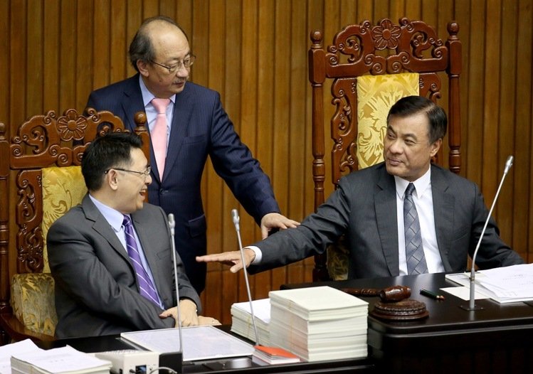 大綠小綠再鬧僵 柯建銘嗆聲“時力”:以后很難相處 大綠小綠再鬧僵 柯建銘嗆聲“時力”:以后很難相處