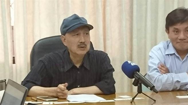 綠營人士談蔡民調(diào)直落:最擔心"內(nèi)閣"講話不用大腦 綠營人士談蔡民調(diào)直落:最擔心"內(nèi)閣"講話不用大腦