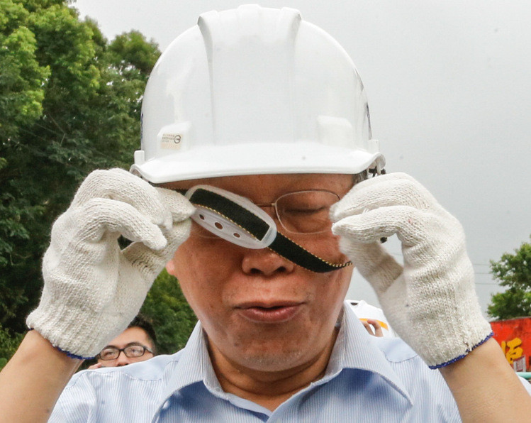 被媒體詢問大巨蛋解約是玩真的?柯文哲表示,再等兩天就知道了 被媒體詢問大巨蛋解約是玩真的?柯文哲表示,再等兩天就知道了