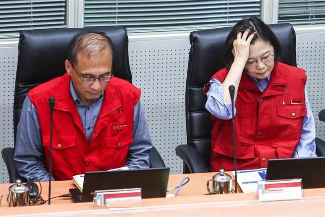 蔡英文一直照稿念防災(zāi)指示后快閃離開 官員:講跟沒講一樣 蔡英文一直照稿念防災(zāi)指示后快閃離開 官員:講跟沒講一樣