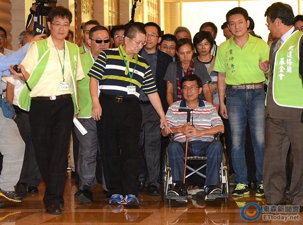 臺媒:扁對無法出席"慶典"失望 原欲見蔡爭取"特赦" 臺媒:扁對無法出席"慶典"失望 原欲見蔡爭取"特赦"