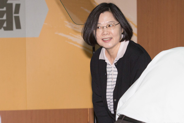 先掙它1個(gè)億! 臺(tái)灣經(jīng)濟(jì)低迷 蔡英文瞄中陸生錢(qián)包? 先掙它1個(gè)億! 臺(tái)灣經(jīng)濟(jì)低迷 蔡英文瞄中陸生錢(qián)包?