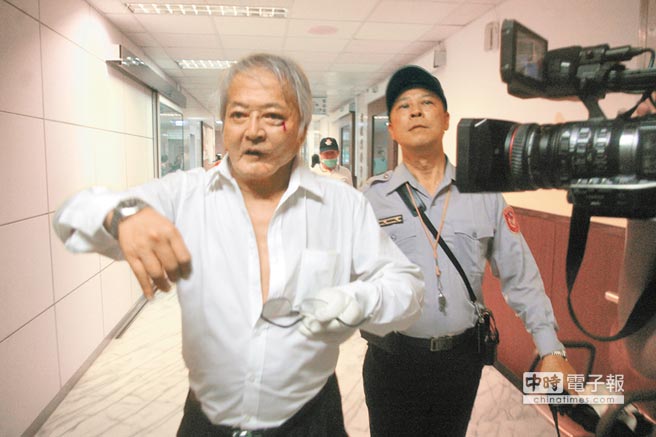 核災(zāi)食品輸臺(tái)公聽(tīng)會(huì)爆沖突 民進(jìn)黨前民代掛彩 核災(zāi)食品輸臺(tái)公聽(tīng)會(huì)爆沖突 民進(jìn)黨前民代掛彩