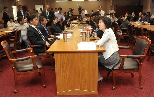 民進(jìn)黨缺席日本核災(zāi)食品進(jìn)口協(xié)商 民代批“心虛” 民進(jìn)黨缺席日本核災(zāi)食品進(jìn)口協(xié)商 民代批“心虛”